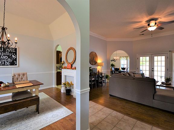 3rd image of 10394 Lazy Creek Dr
