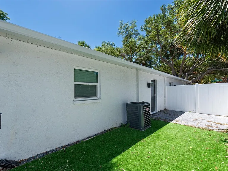3009 W Binnicker Ave — Photo 25