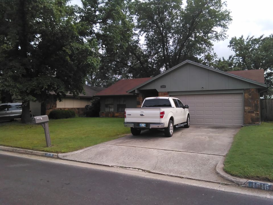 2nd image of 1516 E 68th Pl