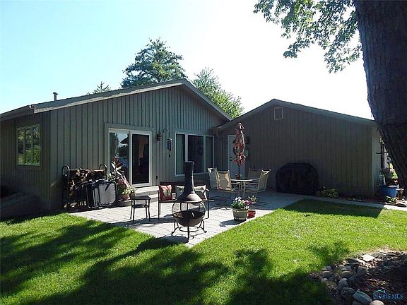 3rd image of 738 Lawrence Ave