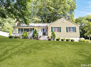 180 Weeping Willow Ln, Fairfield, CT 06825