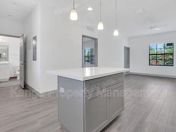 4th image of 630 NE 14th Ct APT 204