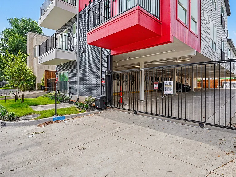 2217 N Fitzhugh Ave #205 — Photo 44