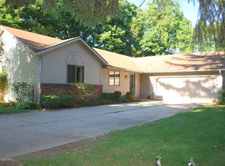 14353 Croswell St, West Olive, MI 49460