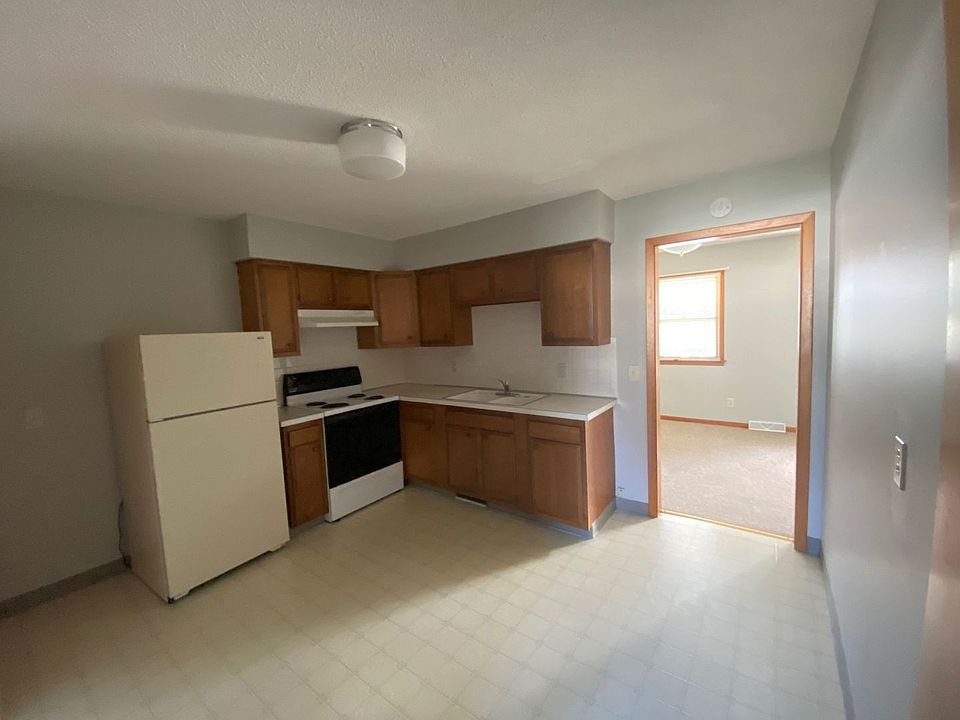 2nd image of 302 S 4th St APT 4