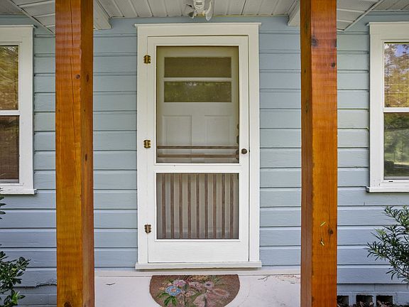 4th image of 617 NW 202nd St