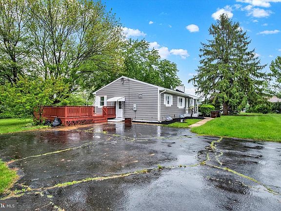 2nd image of 6 Corns Dr