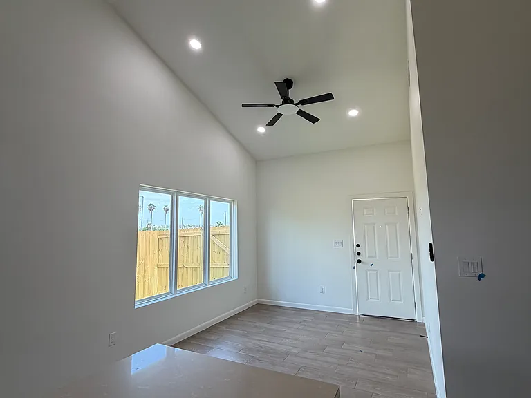 709 Sparrow Ln — Photo 11