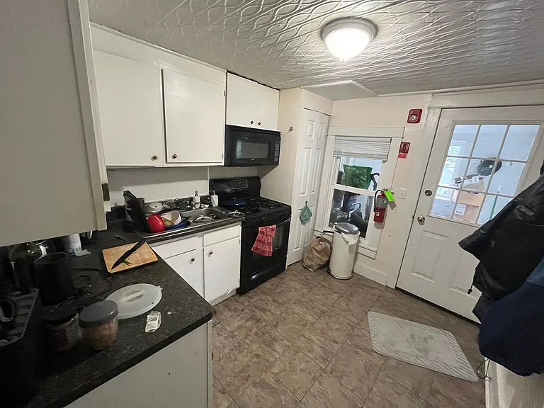 414 E Marshall St — Photo 22