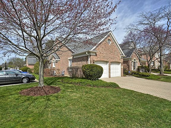 2nd image of 2534 E Chesapeake Pl