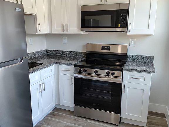 3rd image of 475 Umatilla Blvd APT 24