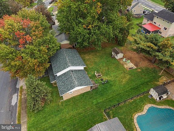 5th image of 208 Swarthmore Dr