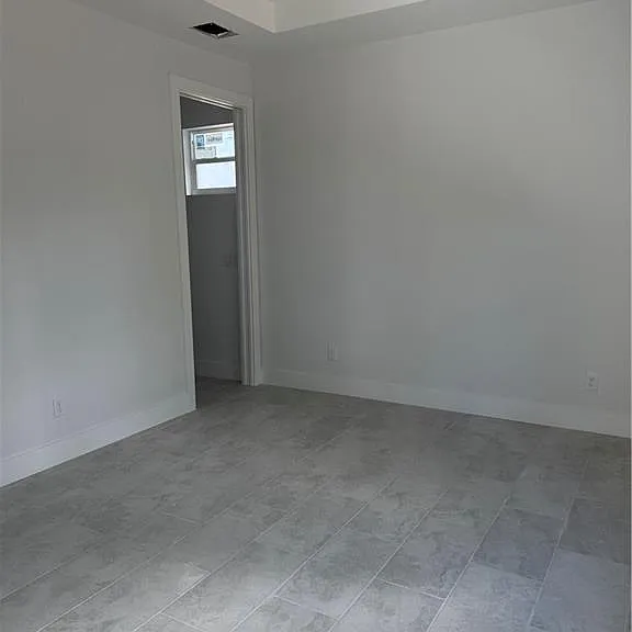 1711 W 12th St — Photo 3