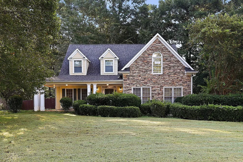 4 bed, 2.5 bath, 1856 sqft, $2,320 — Photo 1