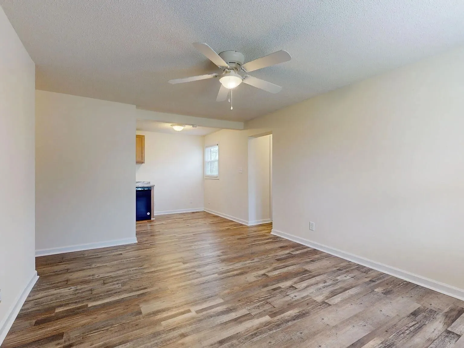 2 bed, 1001 sqft, $1,400 — Photo 3