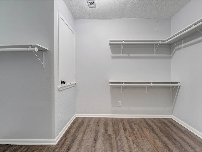 9614 Charter Ridge Dr — Photo 18