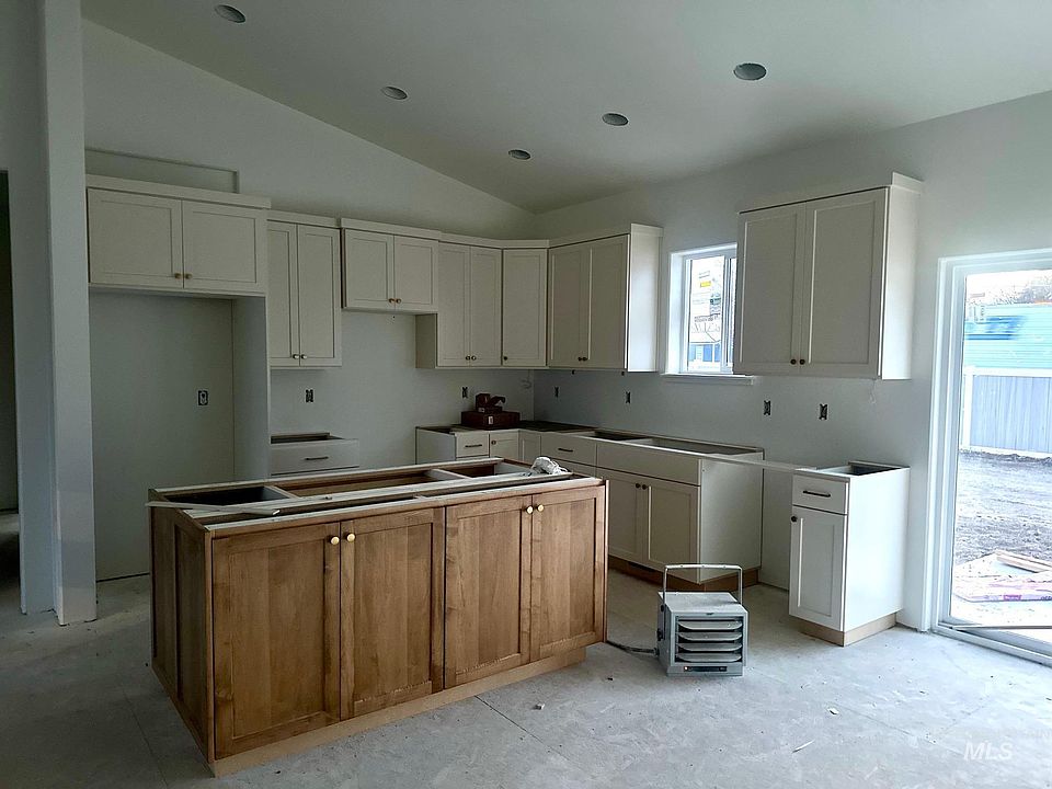2nd image of 497 Eclipse Dr