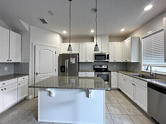4th image of 14019 Millington St