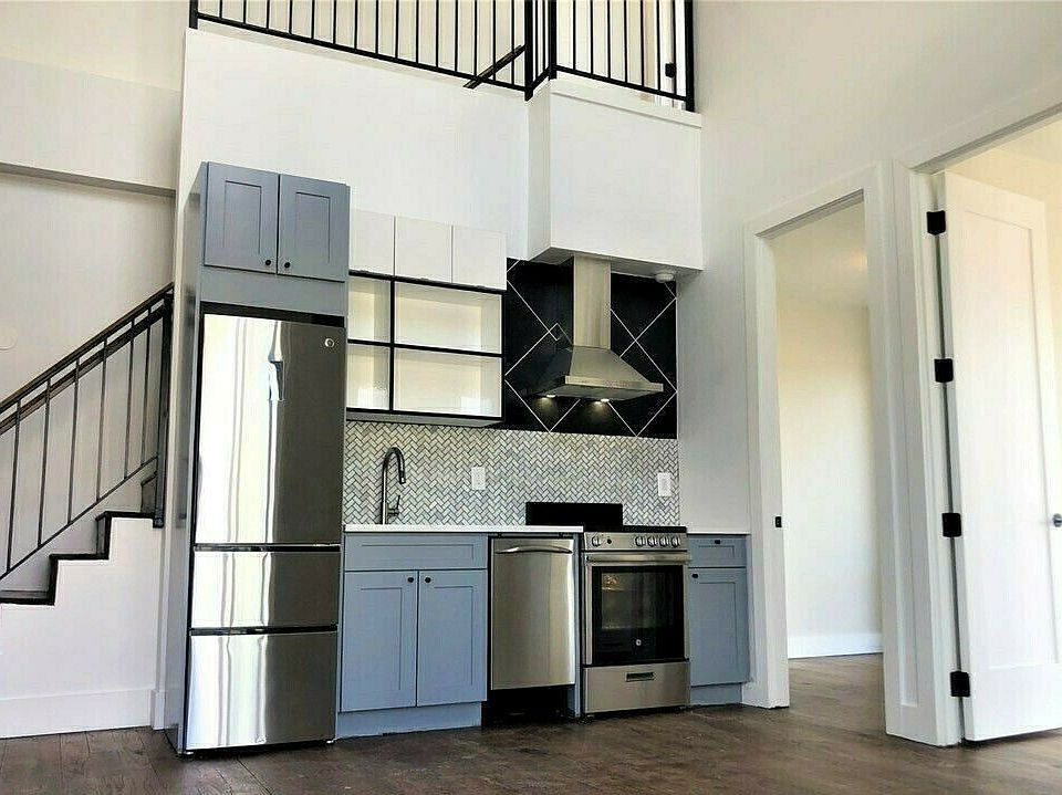 1st image of 83 Graham Ave #4EE