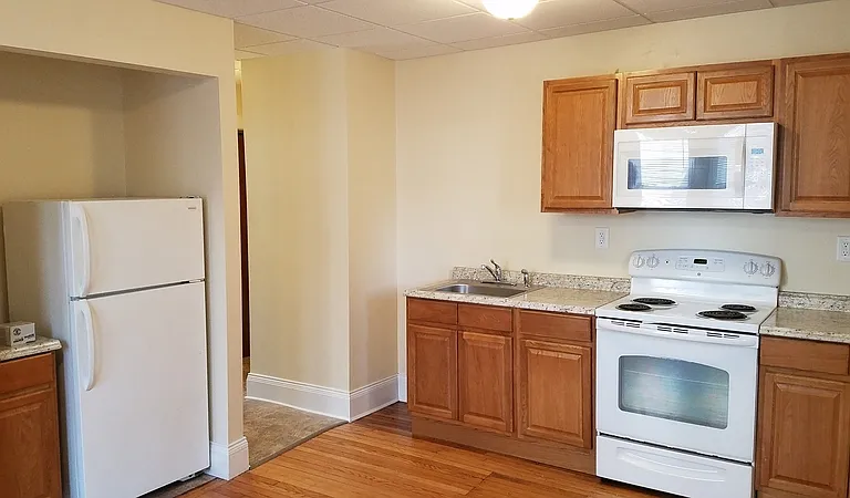 242 N Main St — Photo 1