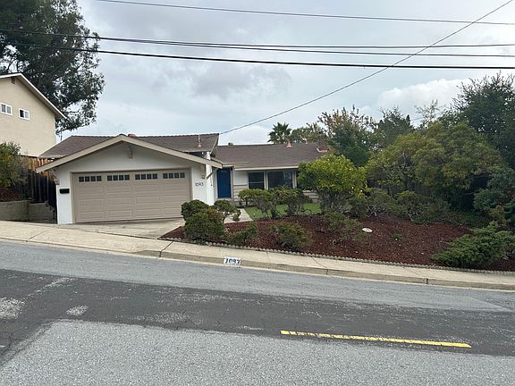 3rd image of 1093 Hewitt Dr