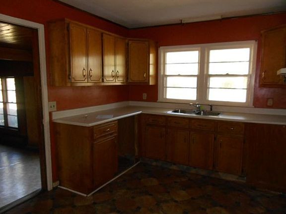 4th image of 1518 Grove St