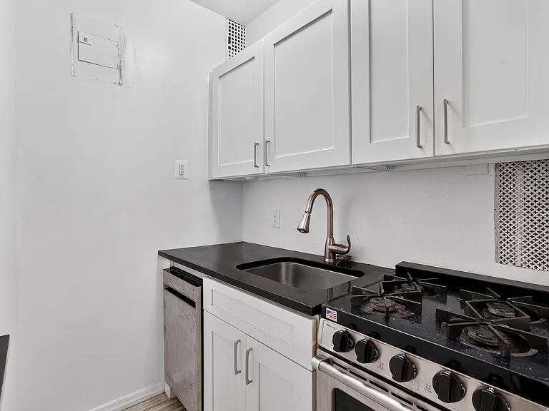 971 1st Ave #4A — Photo 7