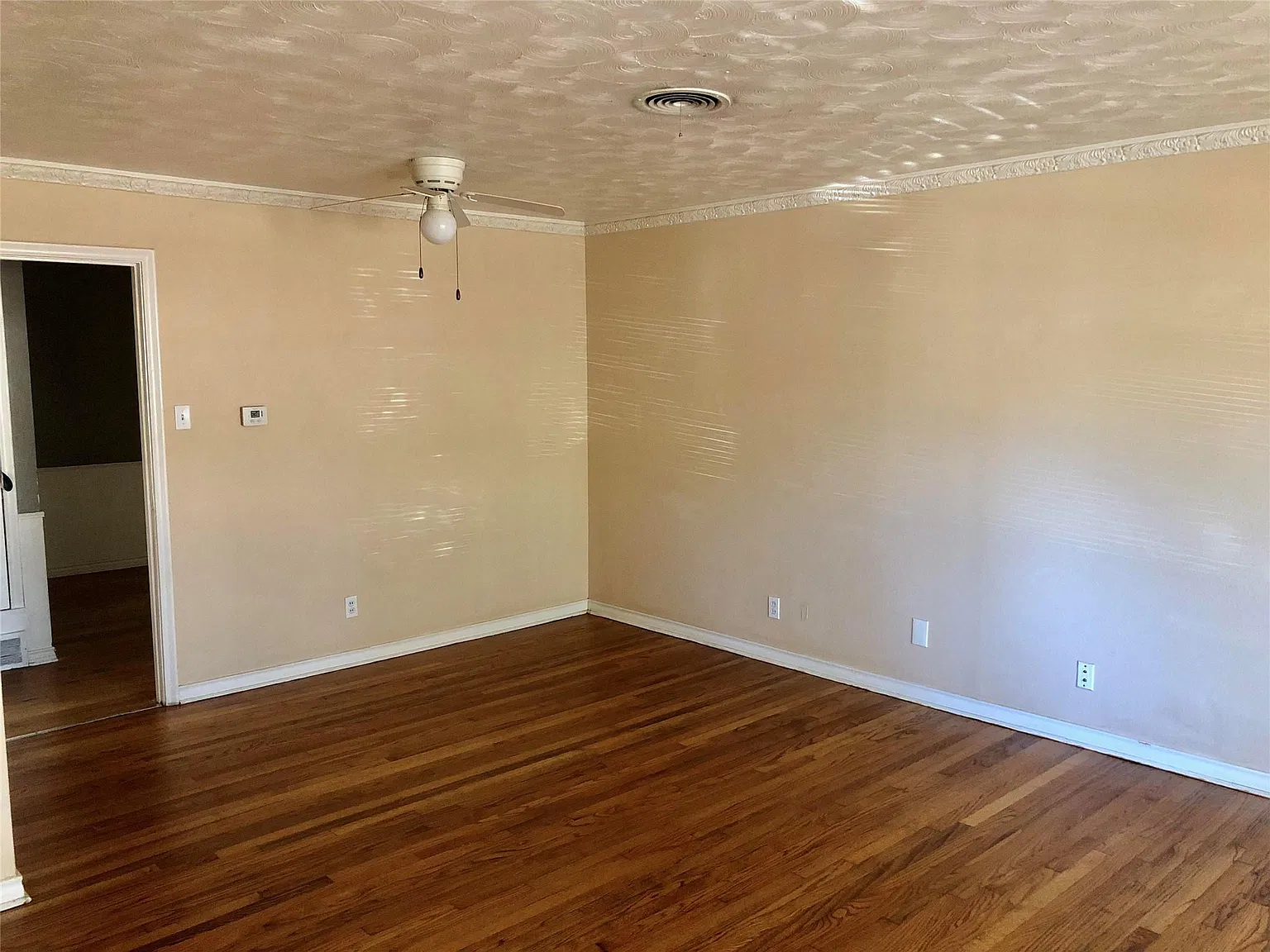 3 bed, 1504 sqft, $1,950 — Photo 2