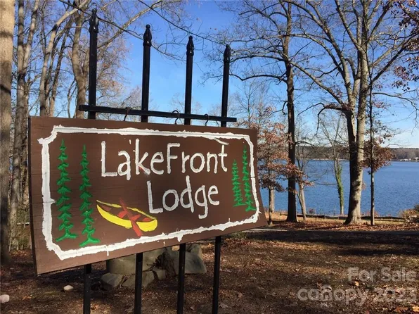 4852 Moonlite Bay Dr, Sherrills Ford, NC 28673