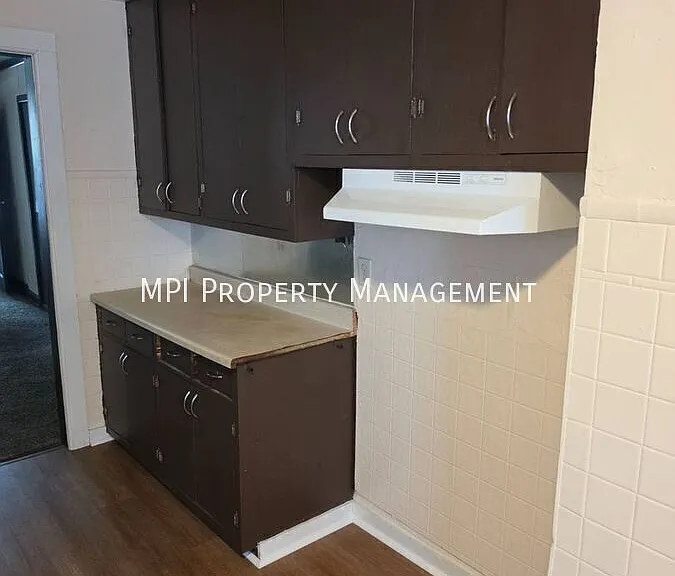 1946 N 39th St — Photo 16
