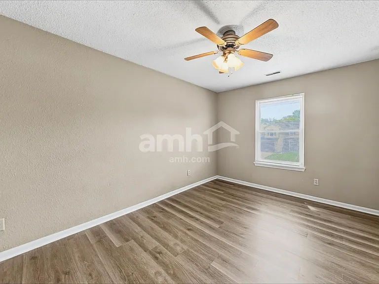 10240 Draycott Ave — Photo 12