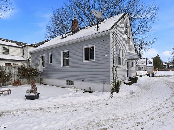 3rd image of 300 Melbourne Ave