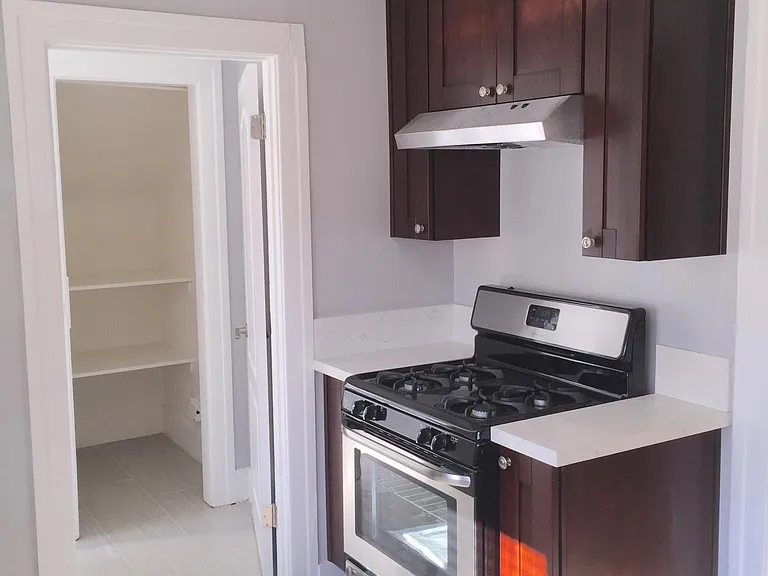 4259 Rosewood Ave — Photo 5