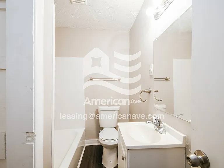 1525257_011_wm_-_main_bathroom_12991466.jpg