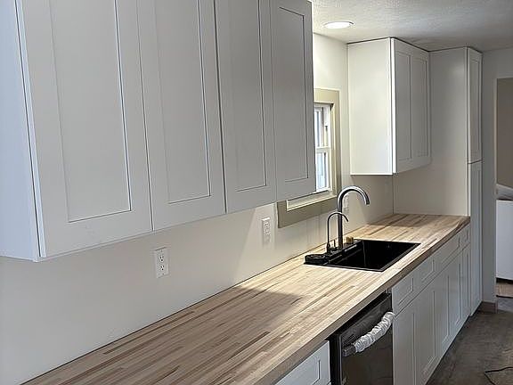 5th image of 7402 N Oceana Dr