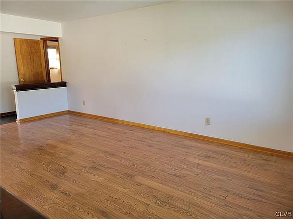 5th image of 103 Brentwood Ave