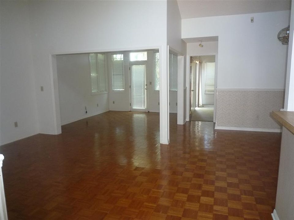 1st image of 165 Eton Cir