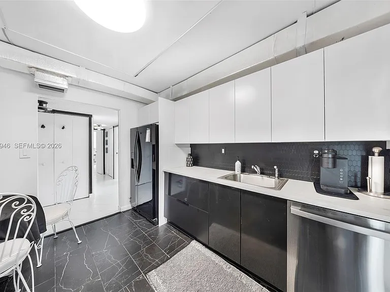 800 Parkview Dr #230 — Photo 3
