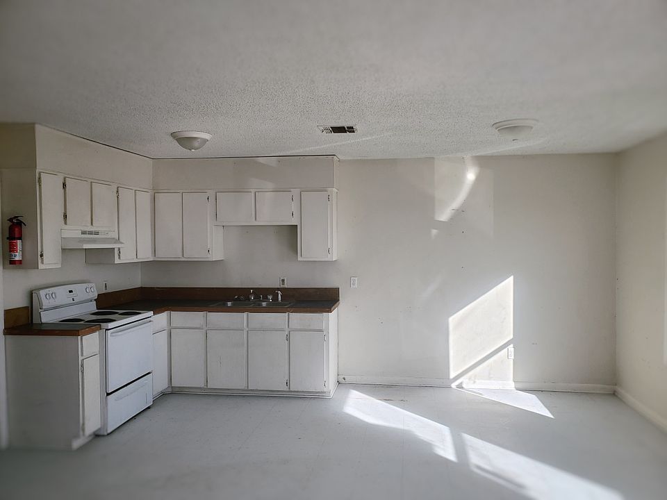 2nd image of 208 Heard St