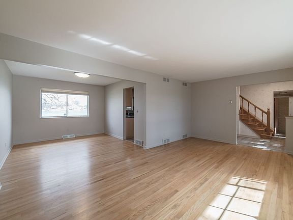 3rd image of 1587 Three Lakes Dr