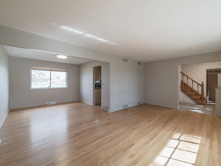 1587 Three Lakes Dr — Photo 3