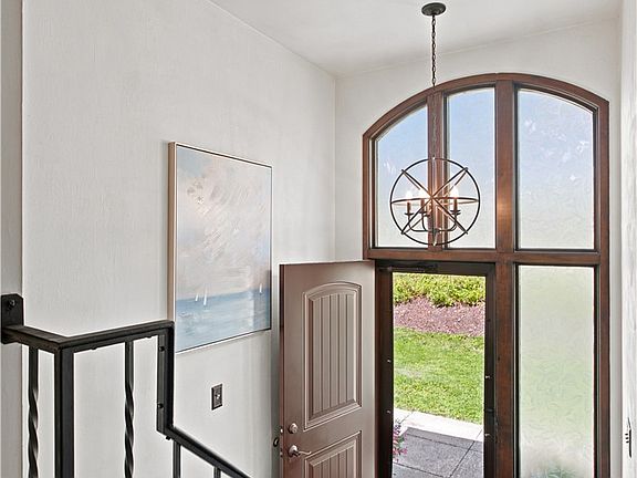 3rd image of 114 Brookdale Cir