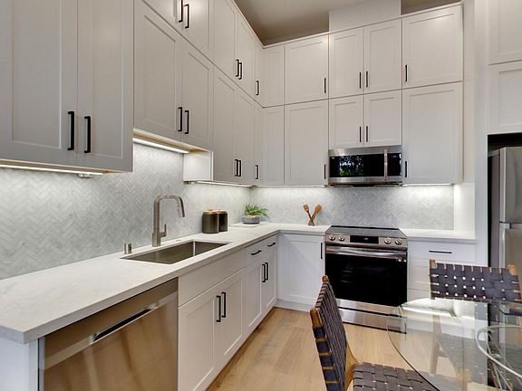 4th image of 635 Fulton St #7