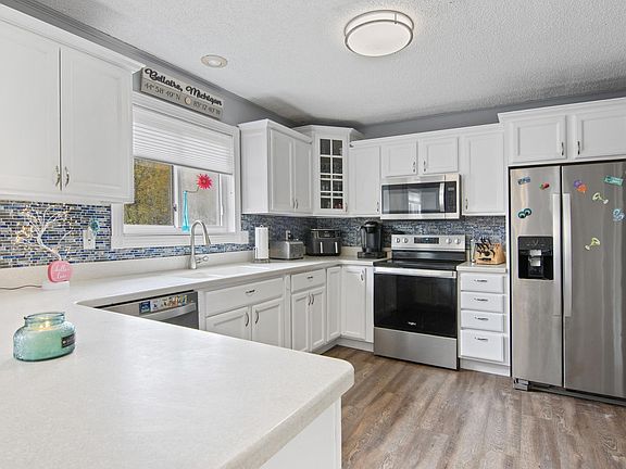 3rd image of 4700 Clam Lake Dr