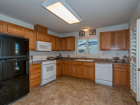 4th image of 2370 S Sabre Ave