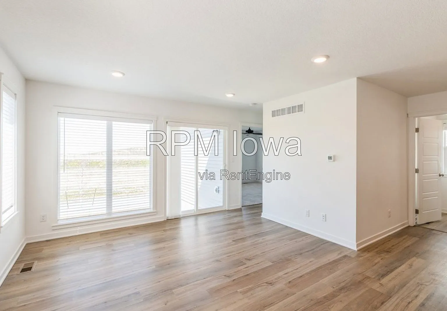 4 bed, 3.0 bath, 2138 sqft, $2,495 — Photo 2
