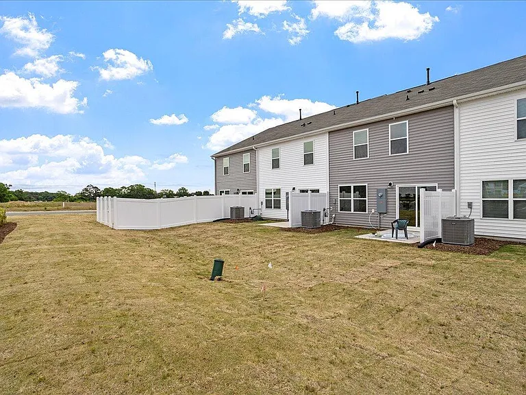 24 Red Clover Dr — Photo 8