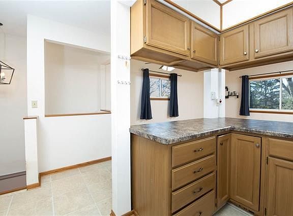 5th image of 419 Fairview Ave