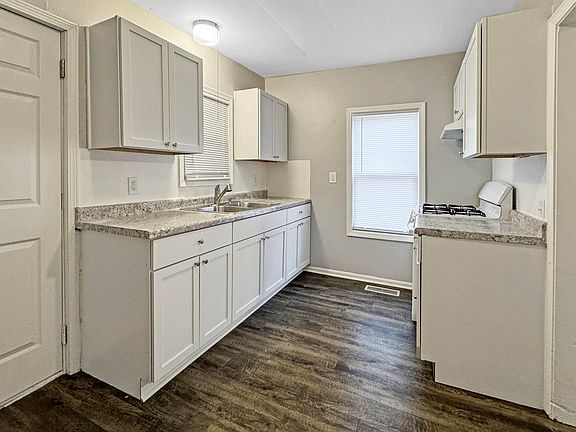 3rd image of 2059 Johanna Ave SW