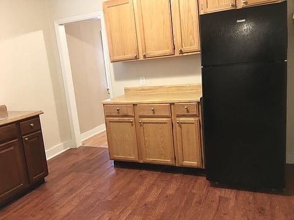 5th image of 8113 Hicks Ave